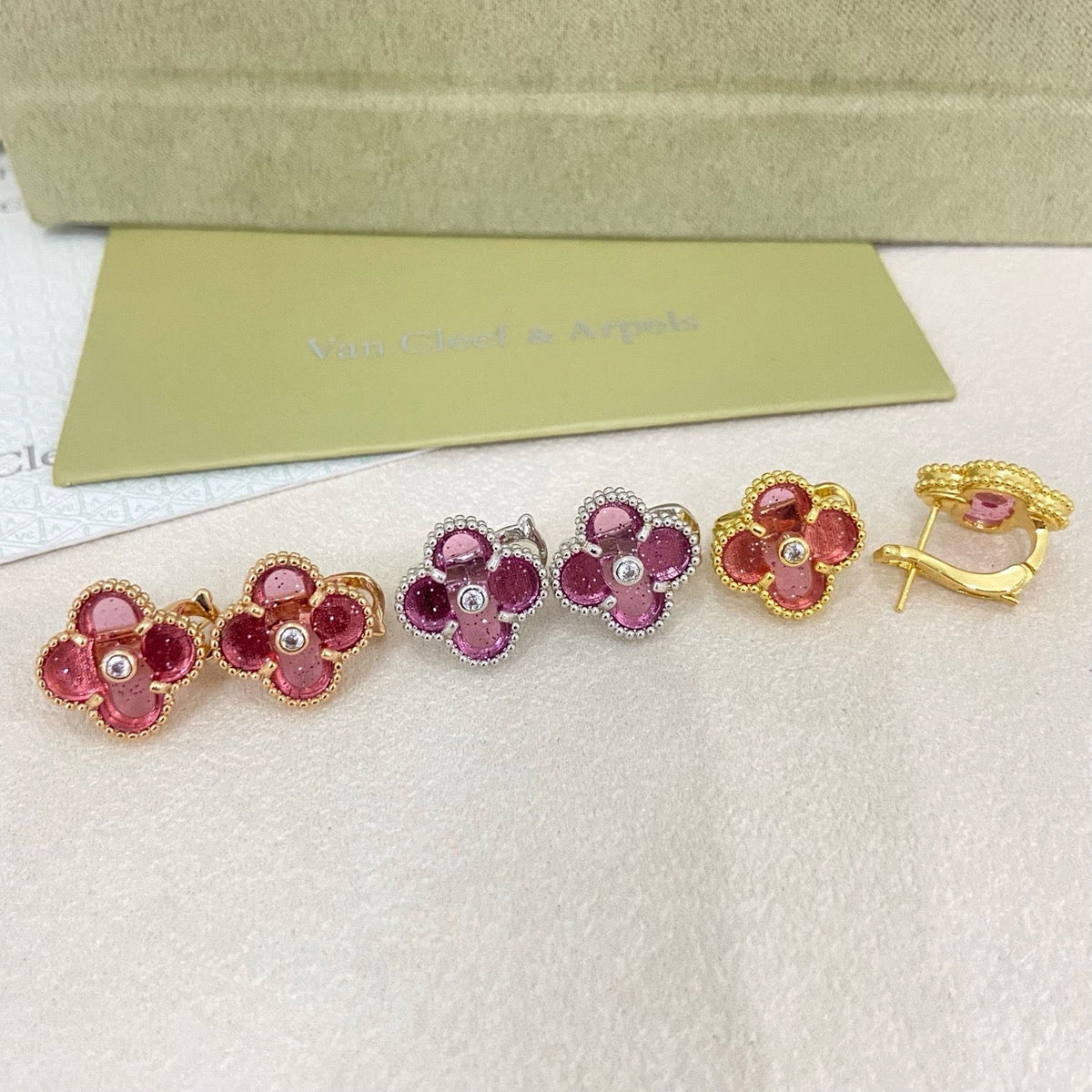 [⭐moonlume]2026 NEW  CLOVER 1 MOTIFPINK ENAMEL STUD EARRINGS WITH DIAMONDS2