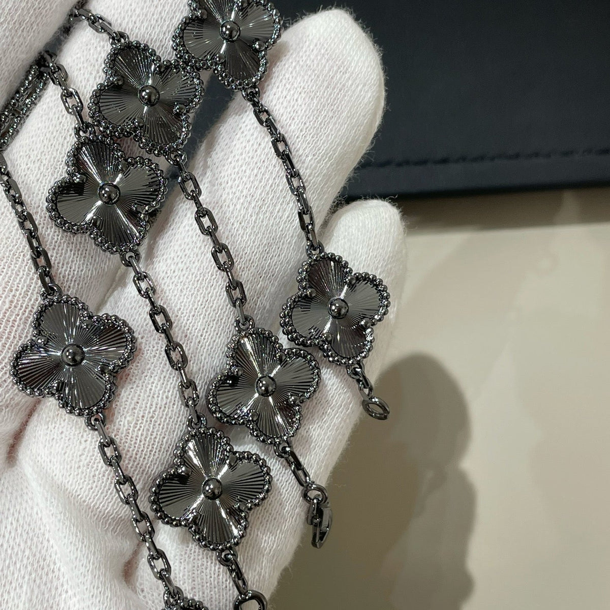 [⭐moonlume]CLOVER 5 MOTIF BLACK BRACELET