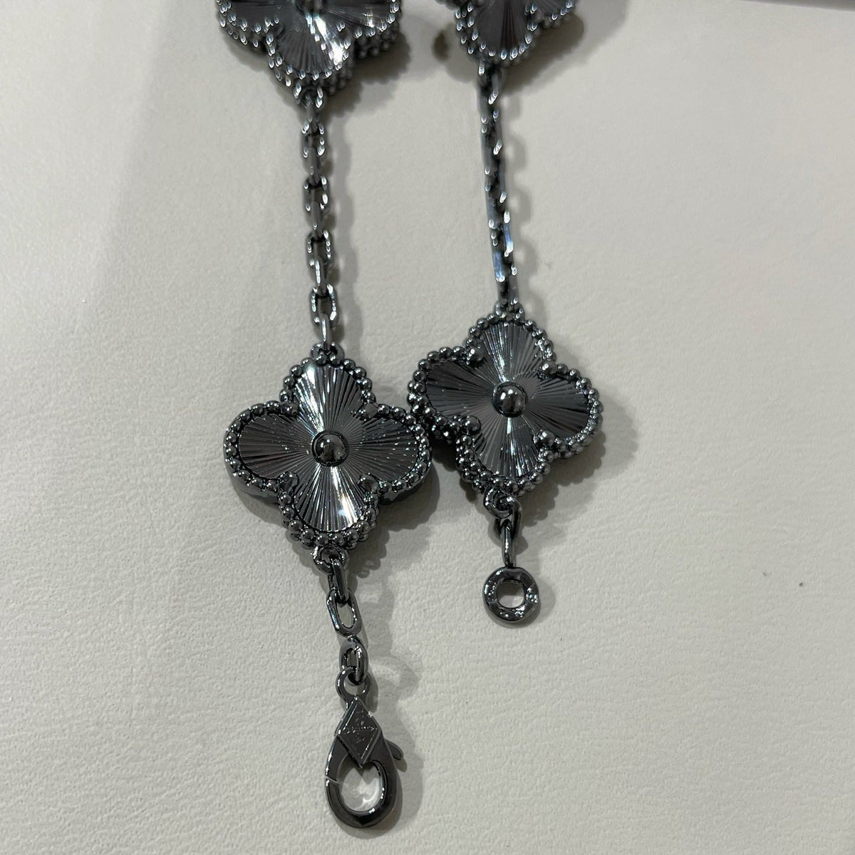 [⭐moonlume]CLOVER 5 MOTIF BLACK BRACELET