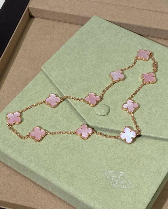 [⭐moonlume Jewellery] Pink Necklace with Ten Clover Designs