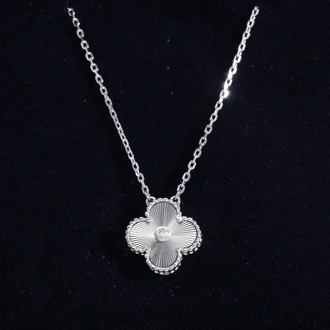 [⭐moonlume]CLOVER  15MM DIAMOND LASER NECKLACE SILVER