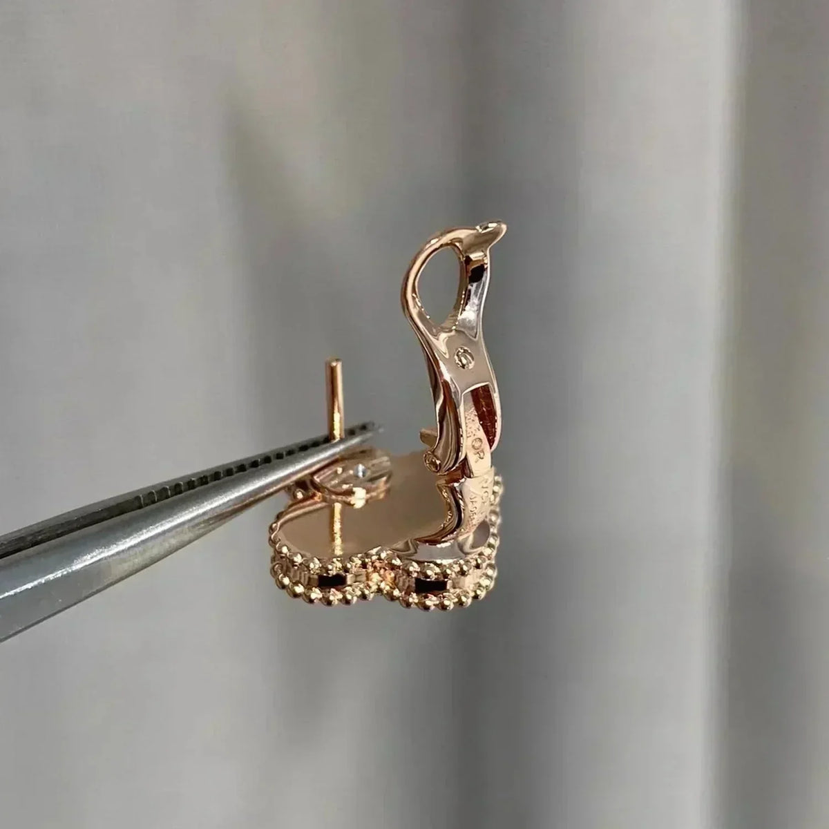 [⭐moonlume]CLOVER MEDIUM 1 MOTIFS  PINK MOP DIAMOND EARRINGS