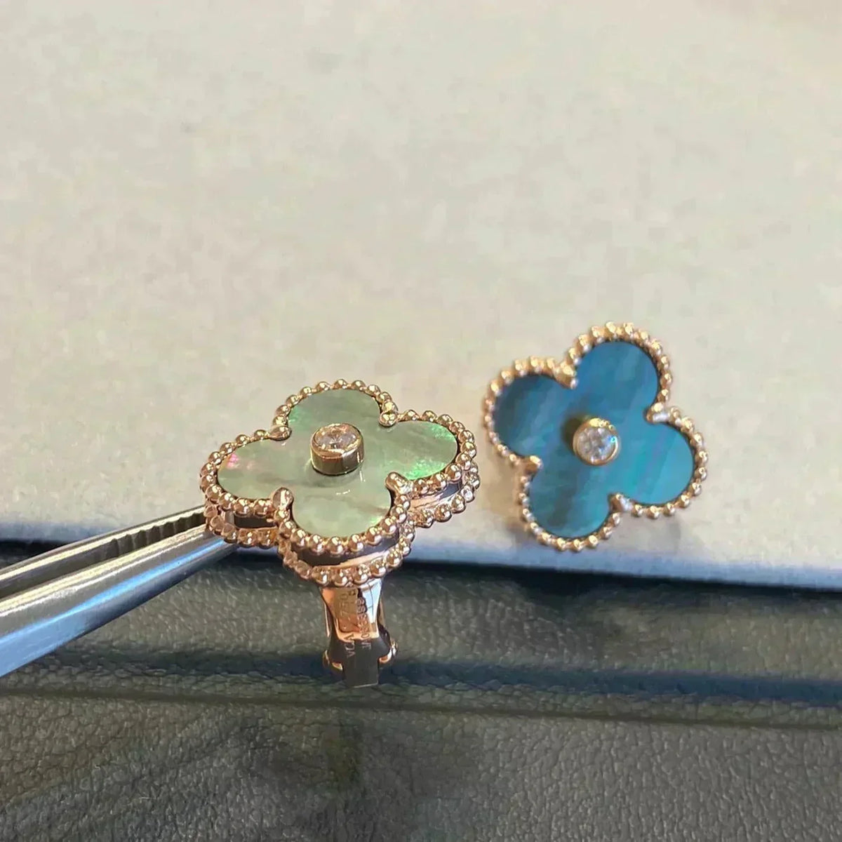 [⭐moonlume]CLOVER MEDIUM 1 MOTIFS GRAY MOP  DIAMOND EARRINGS