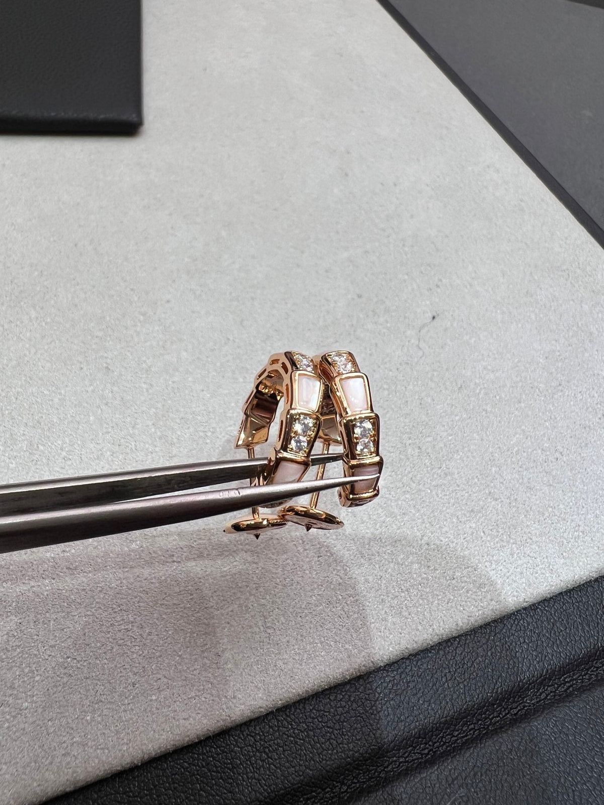 [⭐moonlume]SERPENTI MOP PINK GOLD EARRINGS