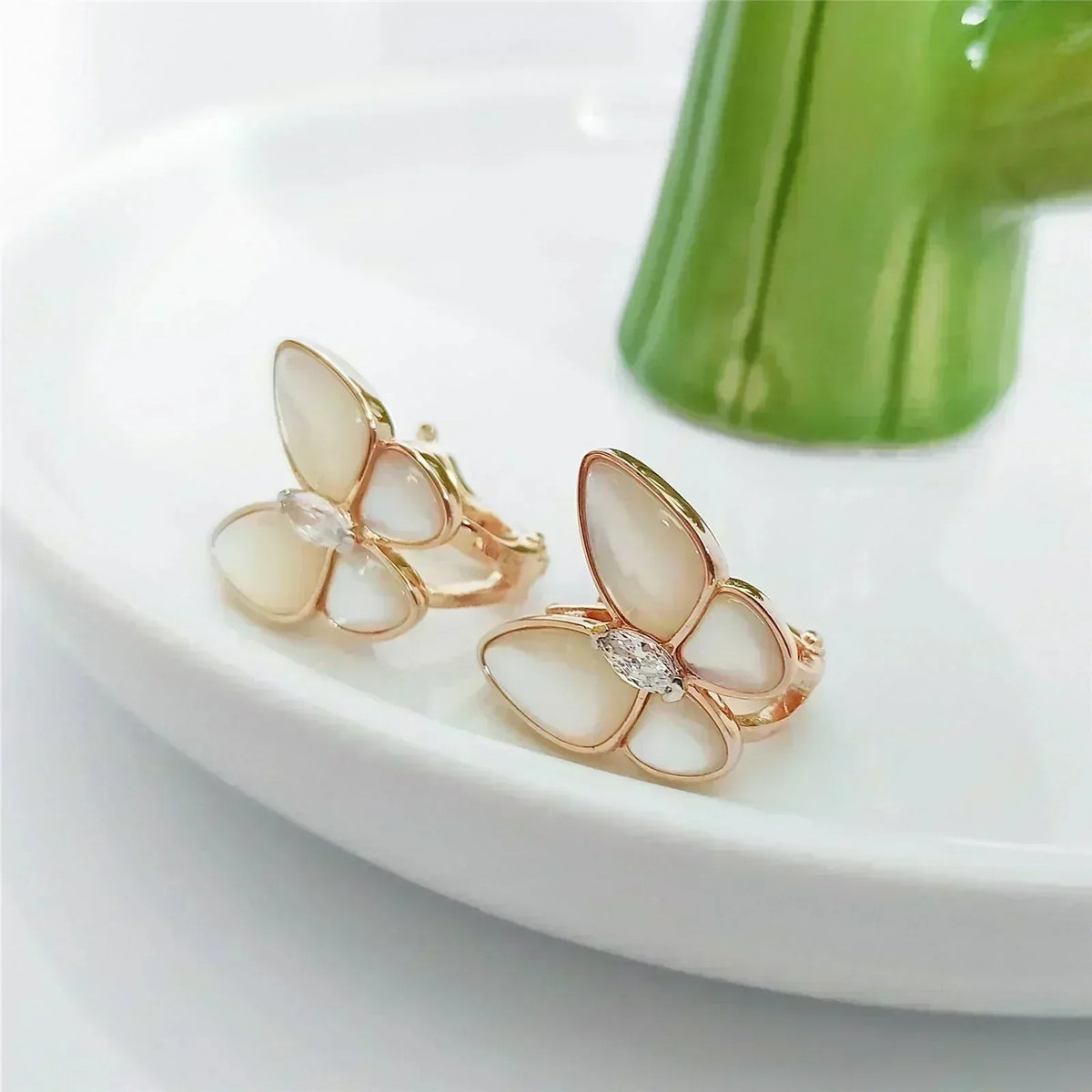 [⭐moonlume]BUTTERFLY MOP DIAMOND EARRINGS