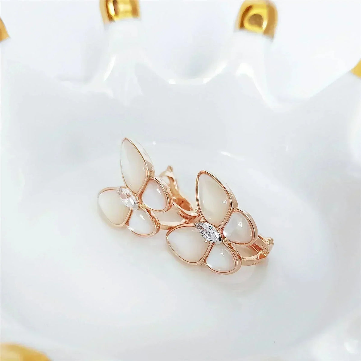 [⭐moonlume]BUTTERFLY MOP DIAMOND EARRINGS