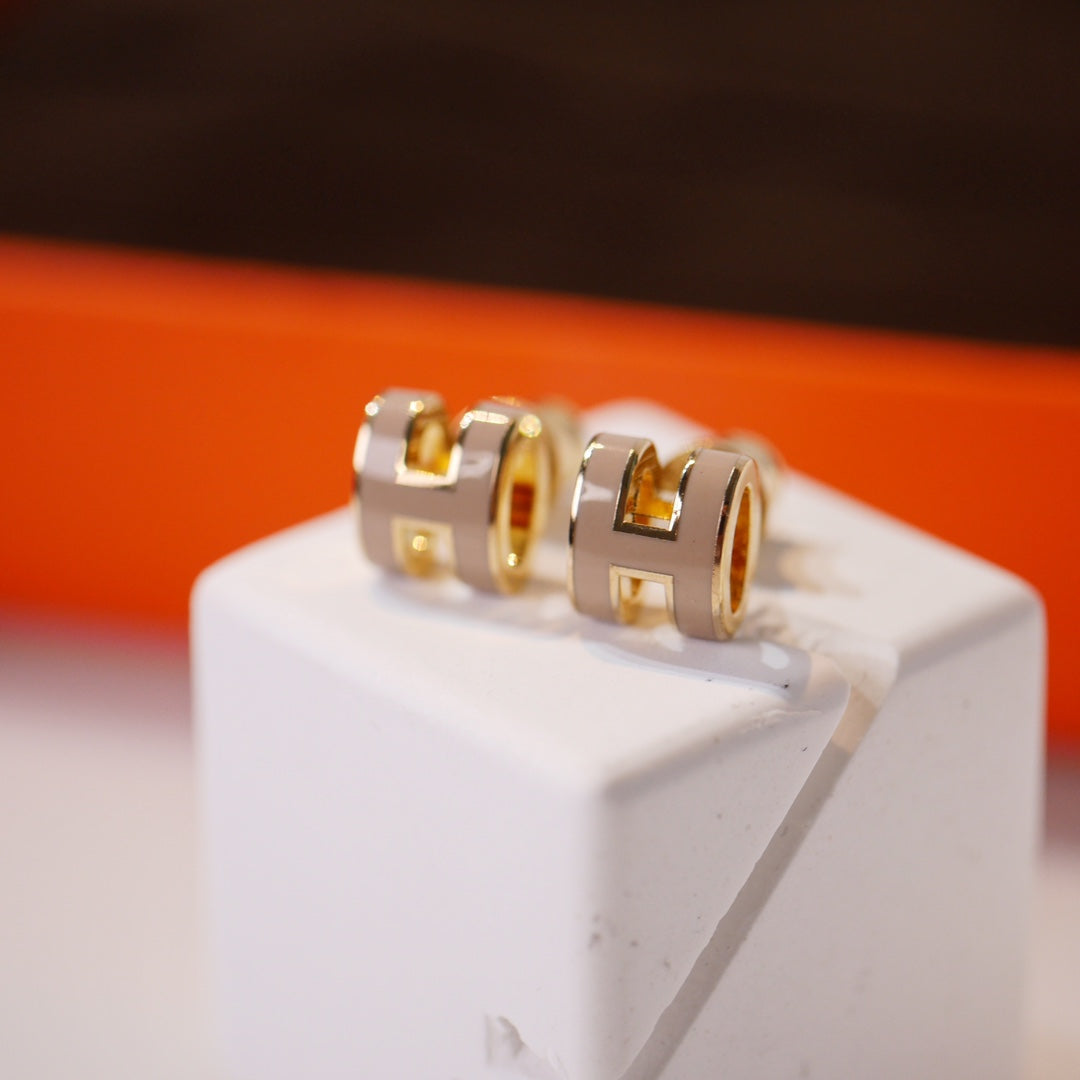 [⭐moonlume]MINI POP H GOLD EARRINGS GREY