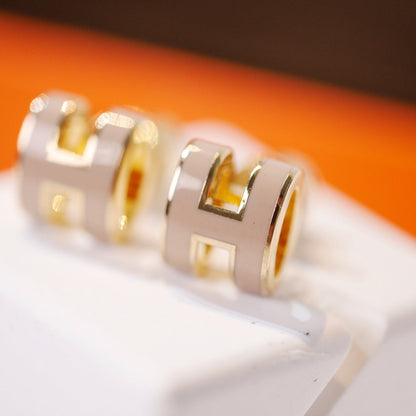 [⭐moonlume]MINI POP H GOLD EARRINGS GREY