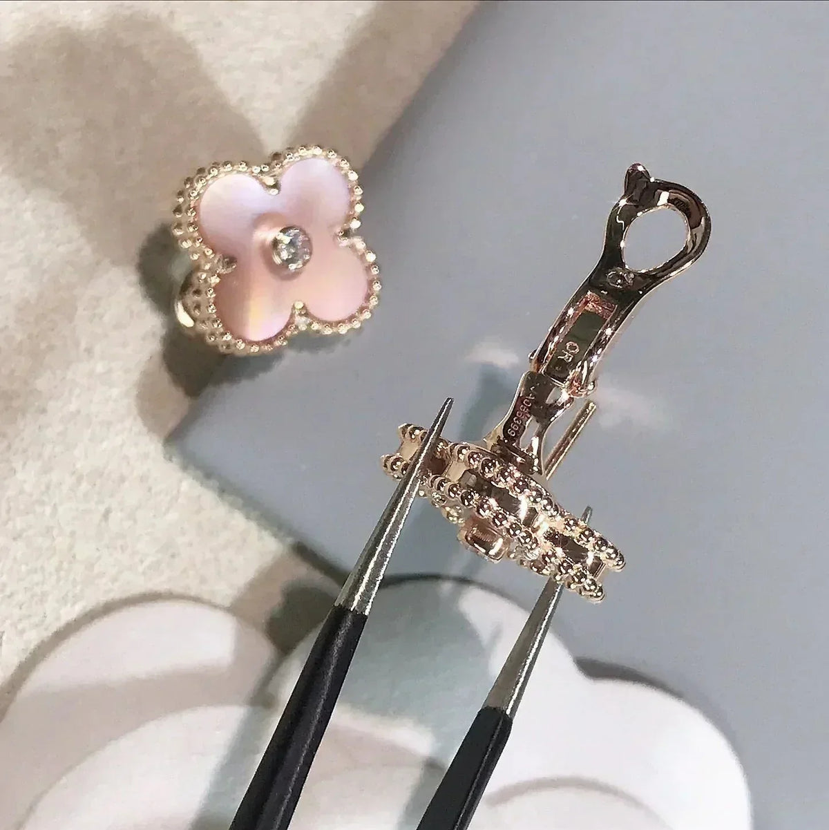 [⭐moonlume]CLOVER MEDIUM 1 MOTIFS  PINK MOP DIAMOND EARRINGS