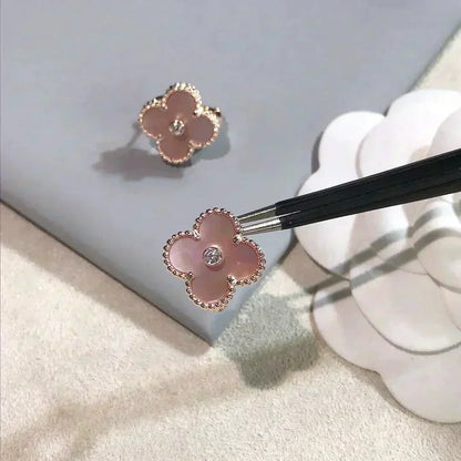 [⭐moonlume]CLOVER MEDIUM 1 MOTIFS  PINK MOP DIAMOND EARRINGS