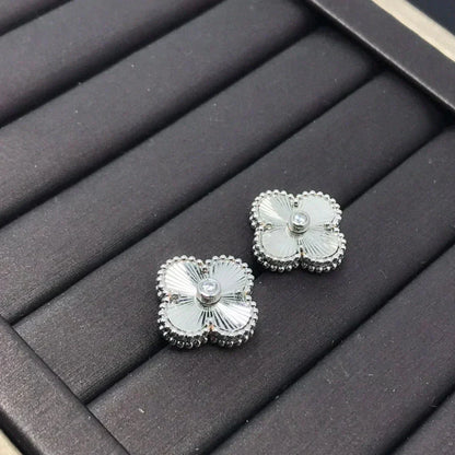 [⭐moonlume]CLOVER MINI 9.5MM LASER EARRINGS