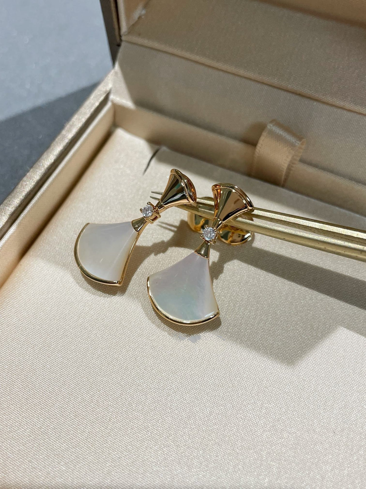 [⭐moonlume]DREAM MOP 1 DIAMOND EARRINGS