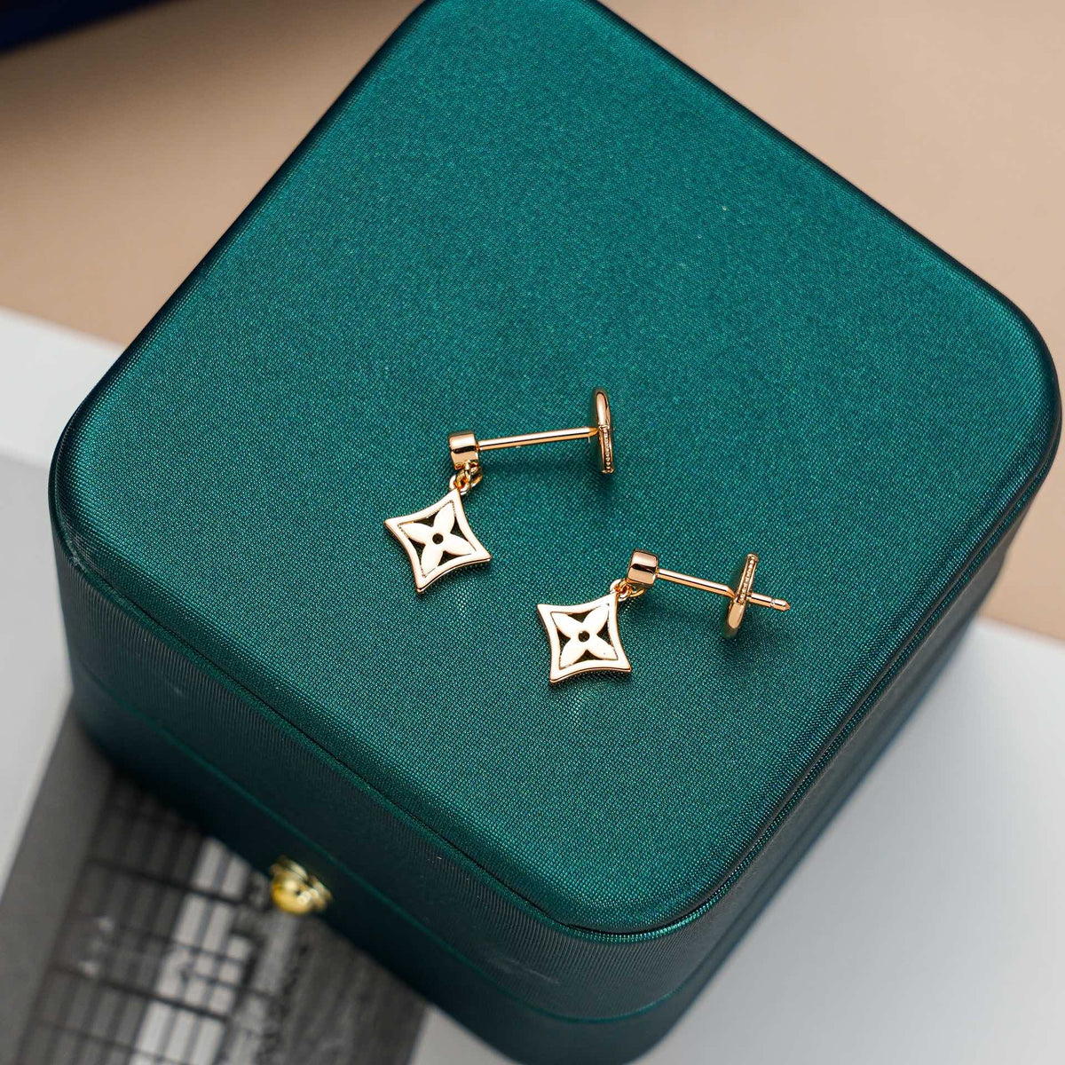 [⭐moonlume]STAR EARRINGS GOLD