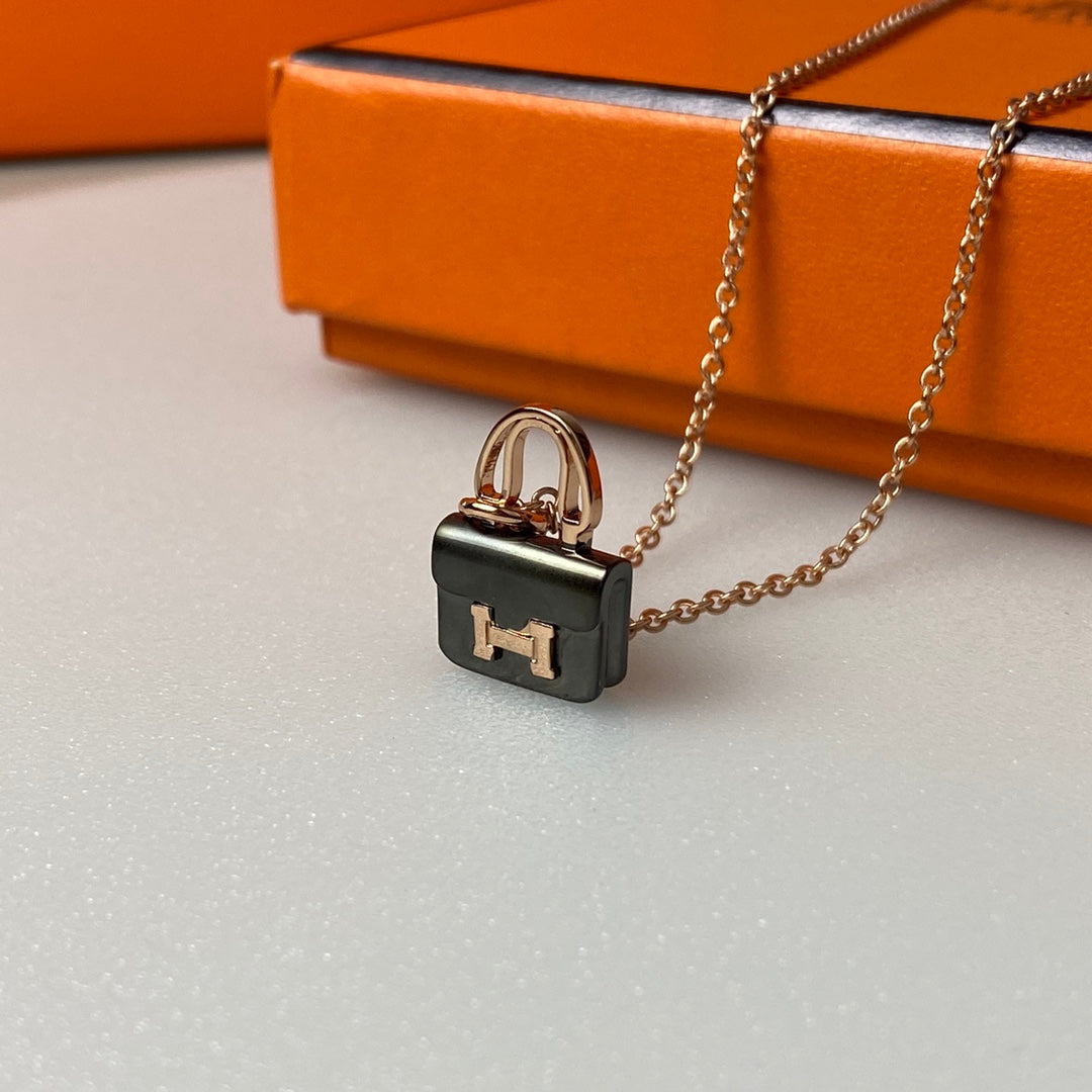 [⭐moonlume]CONSTANCE BLACK PEDANT PINK GOLD NECKLACE
