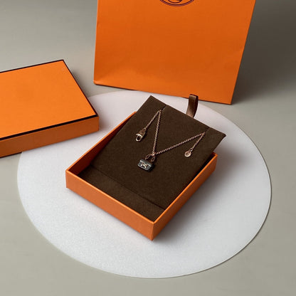 [⭐moonlume]CONSTANCE BLACK PEDANT PINK GOLD NECKLACE