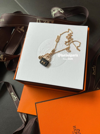 [⭐moonlume]CONSTANCE BLACK PEDANT PINK GOLD NECKLACE