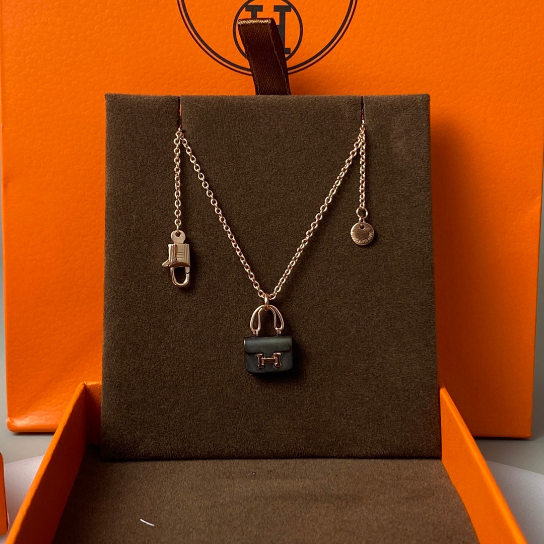 [⭐moonlume]CONSTANCE BLACK PEDANT PINK GOLD NECKLACE