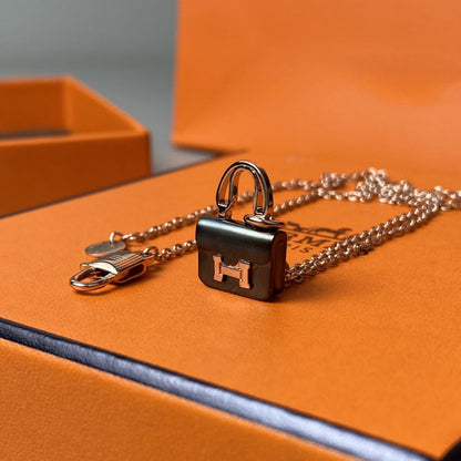 [⭐moonlume]CONSTANCE BLACK PEDANT PINK GOLD NECKLACE