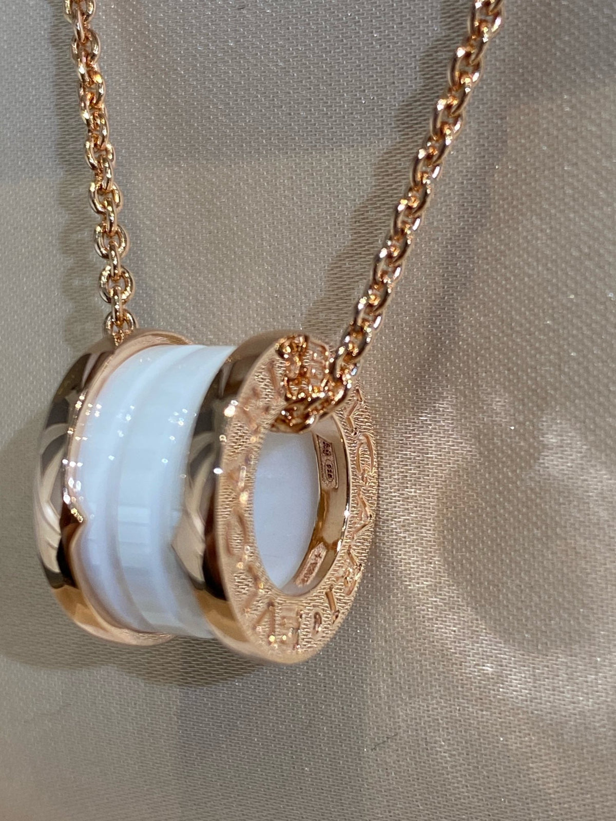 [⭐moonlume]ZERO 1 WHITE CERAMIC PINK GOLD NECKLACE