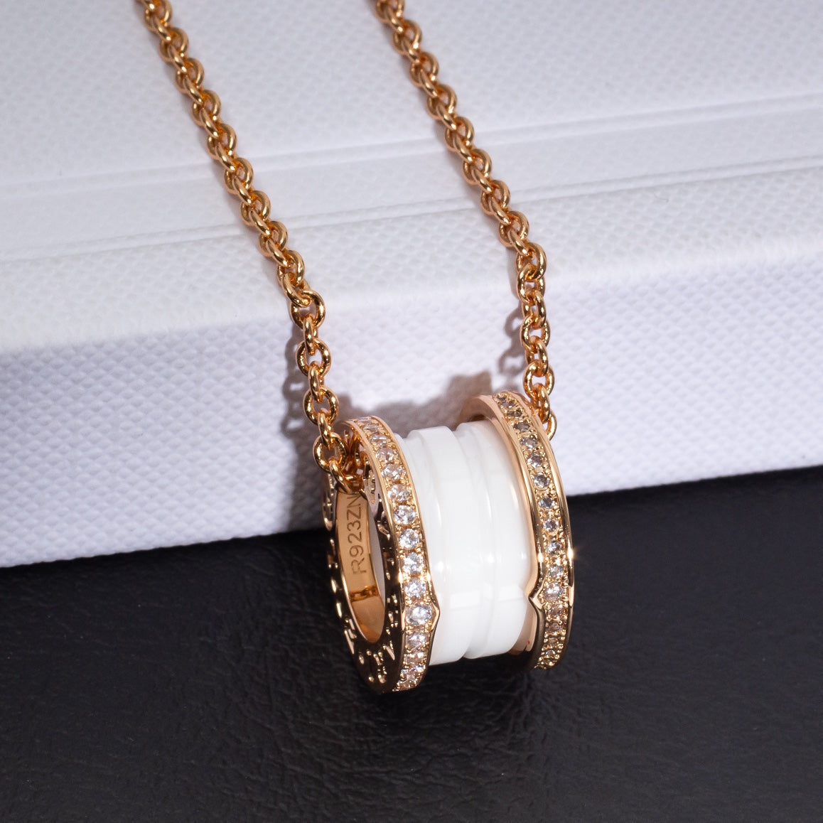 [⭐moonlume]ZERO 1 WHITE CERAMIC PINK GOLD DIAMOND NECKLACE