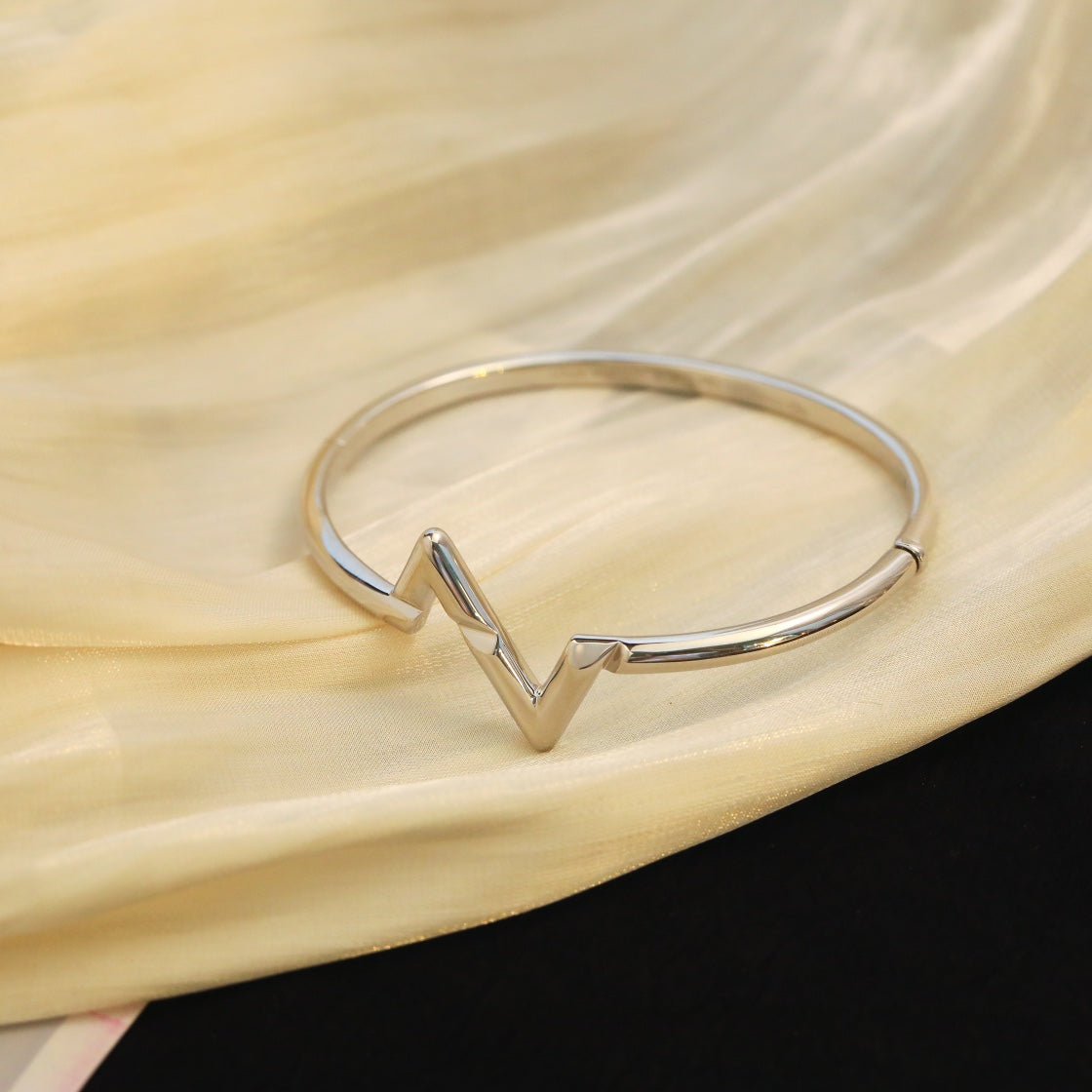 [⭐moonlume]VOLTE UPSITE DOWN BRACELET