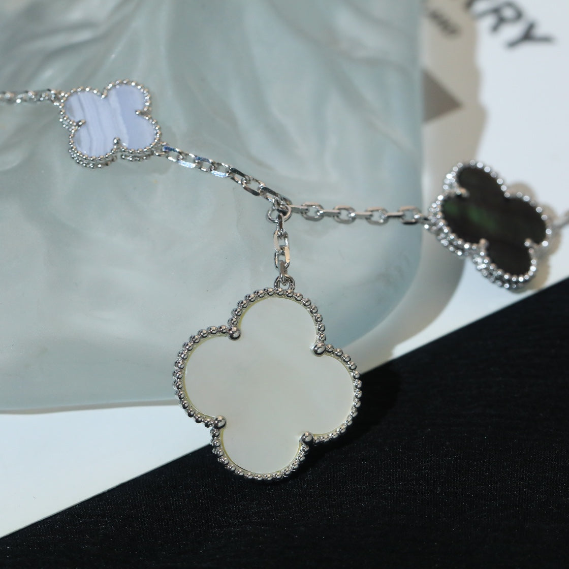 [⭐moonlume]CLOVER BRACELET 5 MOTIFS MOP CHALCEDONY SILVER