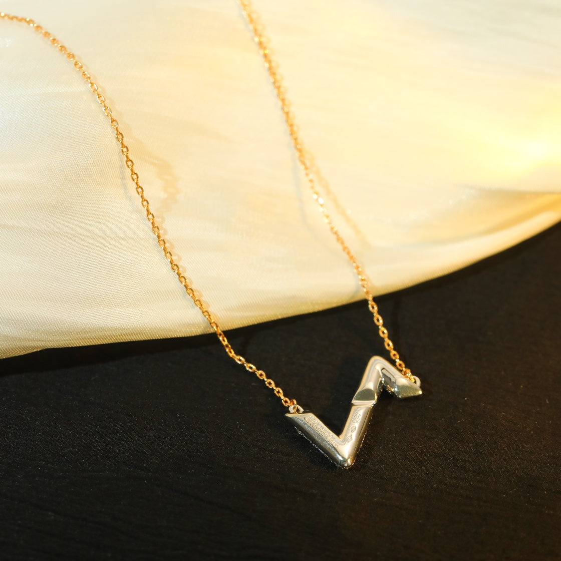 [⭐moonlume]VOLT SILVER DIAMOND PEDANT NECKLACE