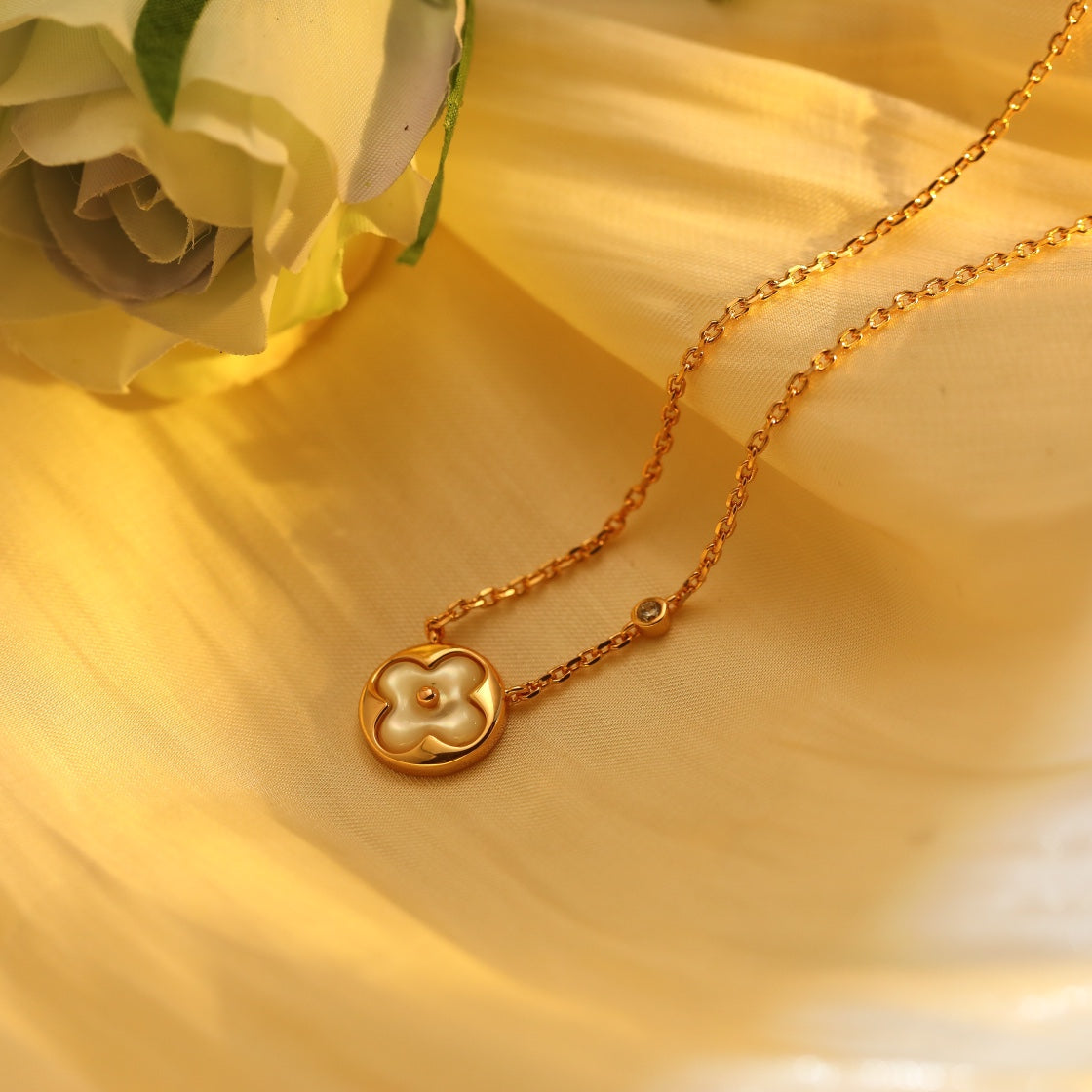 [⭐moonlume]SUN PEDANT PINK GOLD 1 DIAMOND NECKLACE