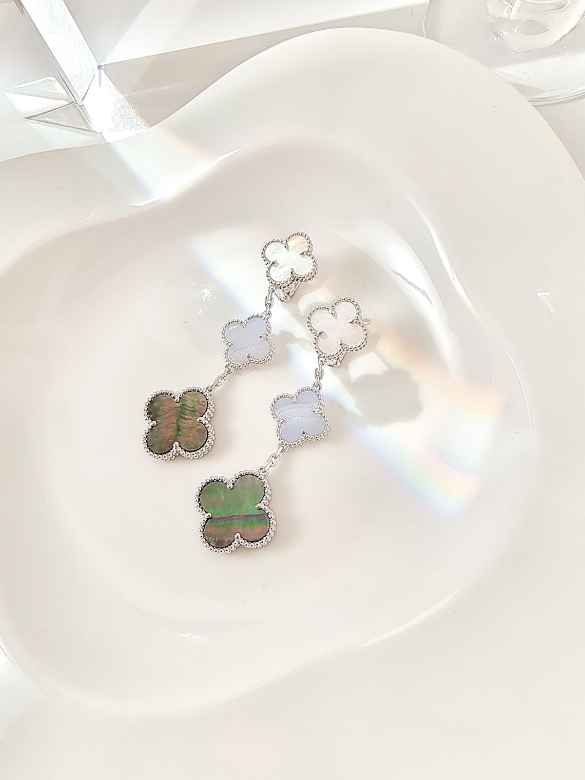 [⭐moonlume]CLOVER 3 MOTIFS CHALCEDONY DARK MOP SILVER EARRINGS