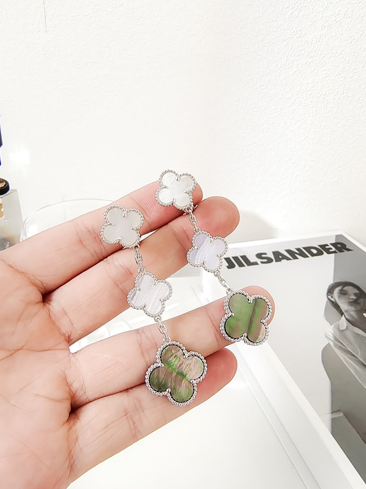 [⭐moonlume]CLOVER 3 MOTIFS CHALCEDONY DARK MOP SILVER EARRINGS