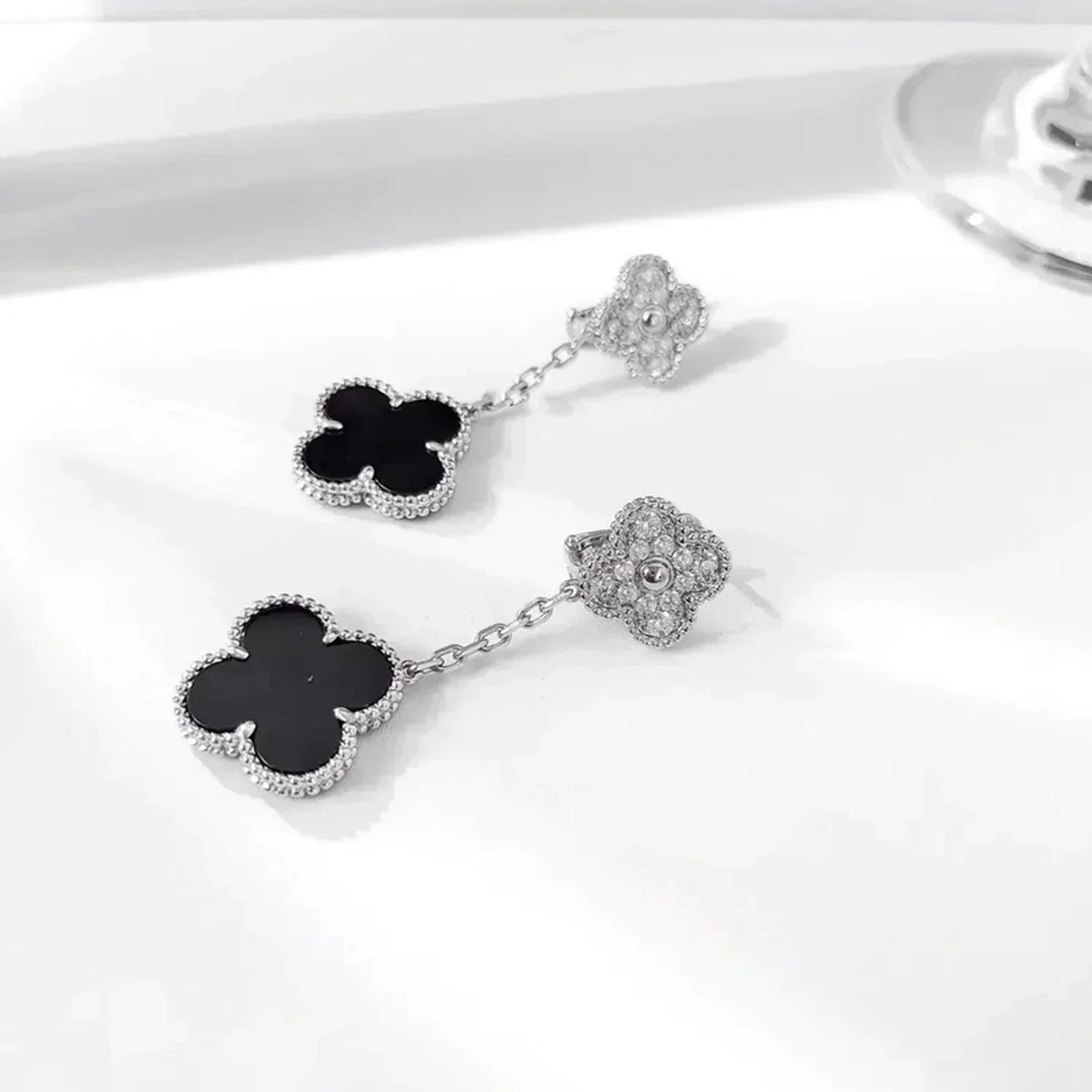 [⭐moonlume]CLOVER 2 MOTIFS  DIAMOND ONYX EARRINGS SILVER