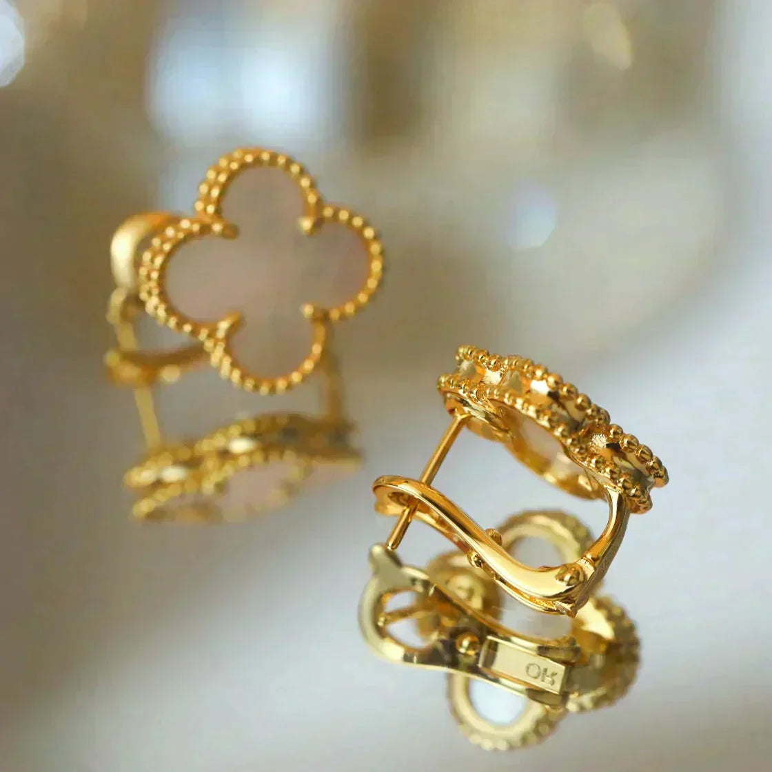 [⭐moonlume]CLOVER MEDIUM 1 MOTIFS  WHITE MOP STUD EARRINGS
