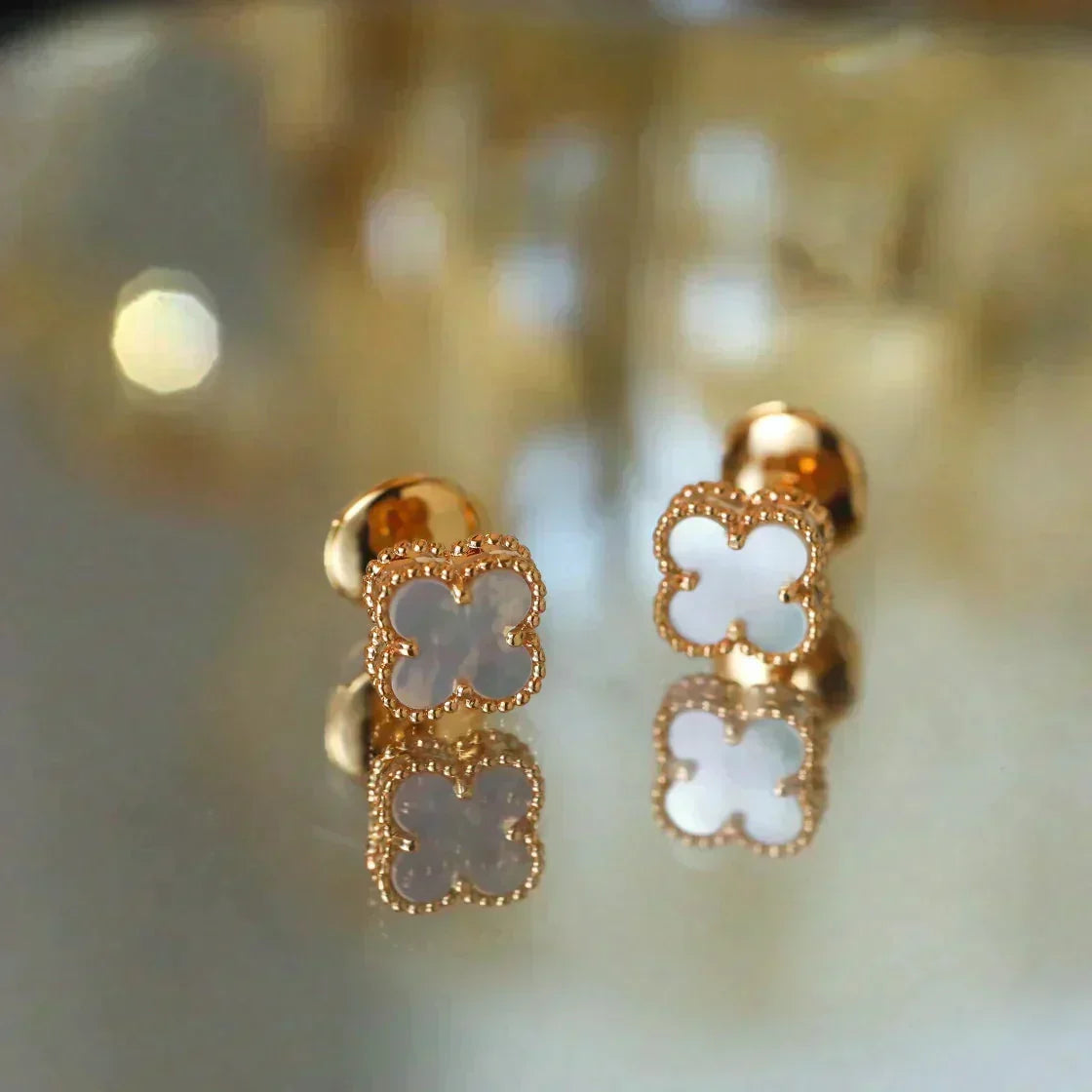 [⭐moonlume]CLOVER MINI 9.5MM WHITE MOP EARRINGS