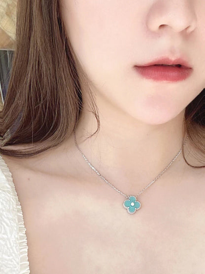 [⭐moonlume]CLOVER 1 DIAMOND LIGHT BLUE SILVER NECKLACE