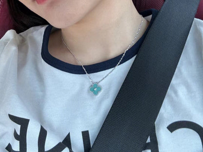 [⭐moonlume]CLOVER 1 DIAMOND LIGHT BLUE SILVER NECKLACE