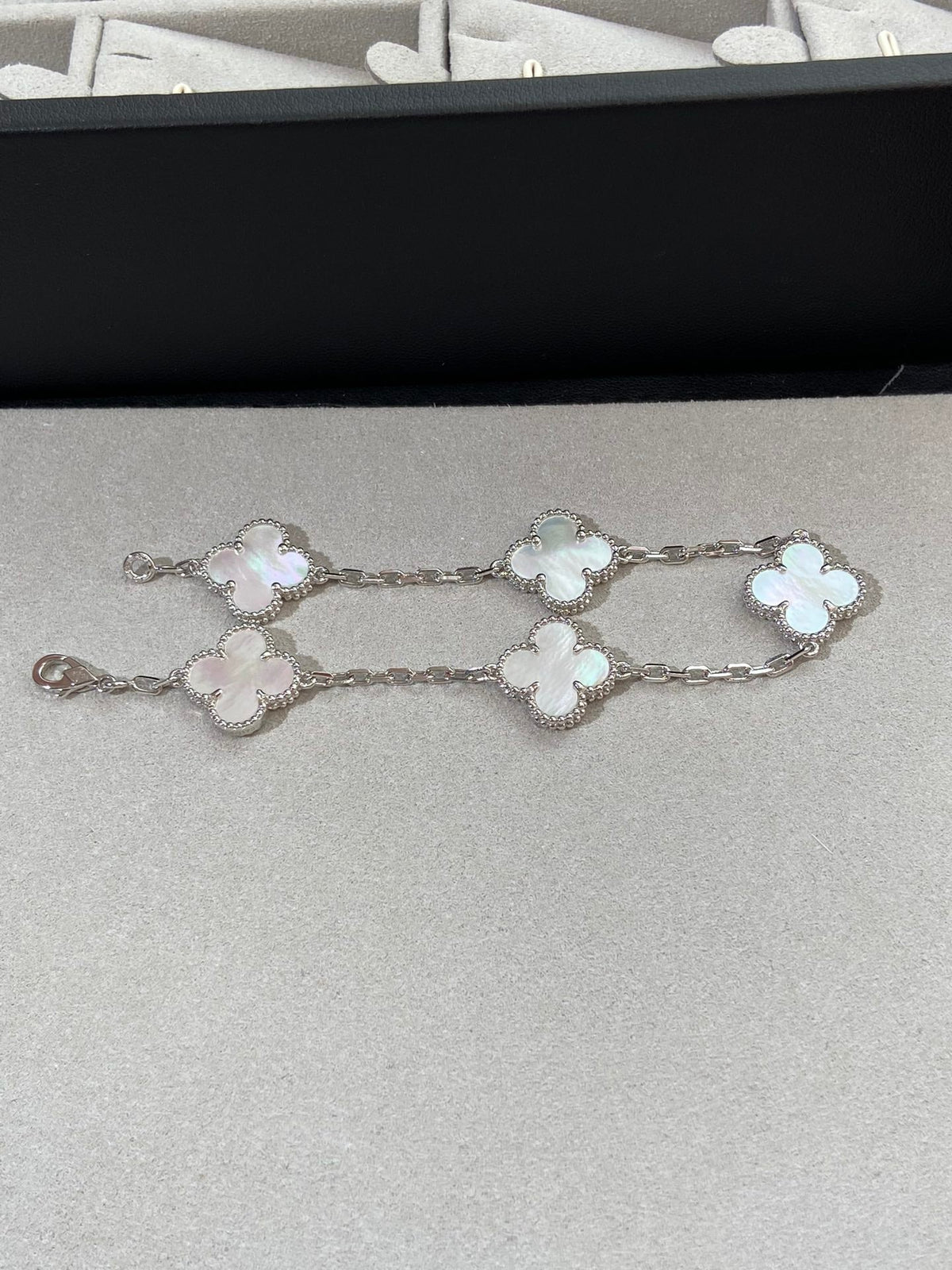 [⭐moonlume]CLOVER WHITE PEARL MOP 5 MOTIF BRACELET COLLECTION