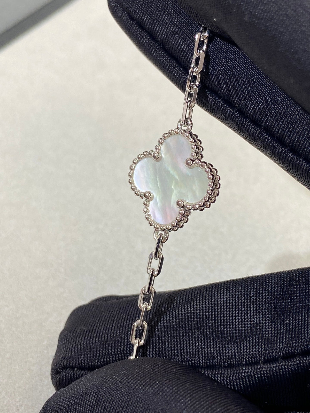[⭐moonlume]CLOVER WHITE PEARL MOP 5 MOTIF BRACELET COLLECTION