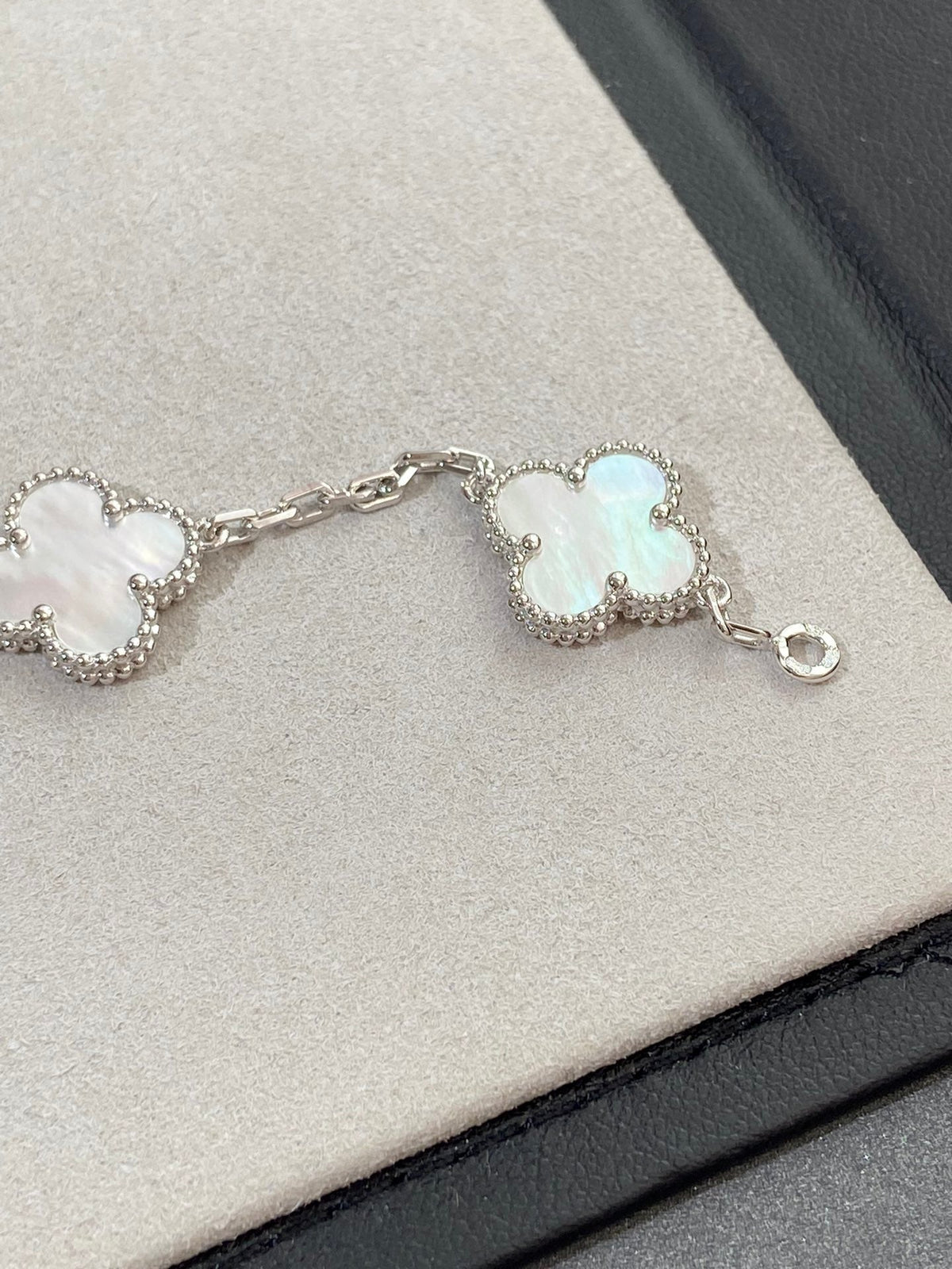 [⭐moonlume]CLOVER WHITE PEARL MOP 5 MOTIF BRACELET COLLECTION