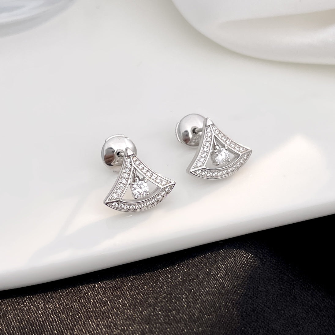 [⭐moonlume]DREAM MINI DIAMOND STUD EARRINGS