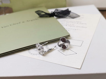 [⭐moonlume]CLOVER MEDIUM STUD EARRINGS