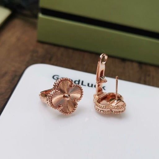 [⭐moonlume]CLOVER MEDIUM STUD EARRINGS