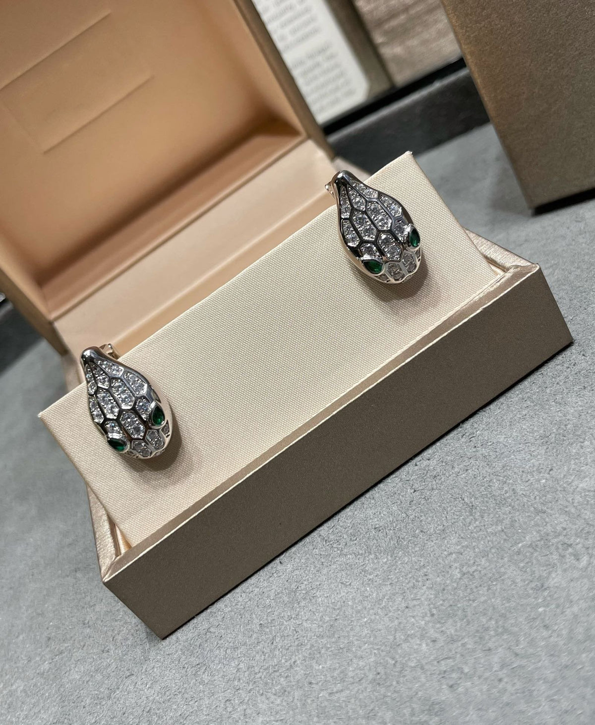 [⭐moonlume]SERPENT DIAMOND STUD EARRINGS