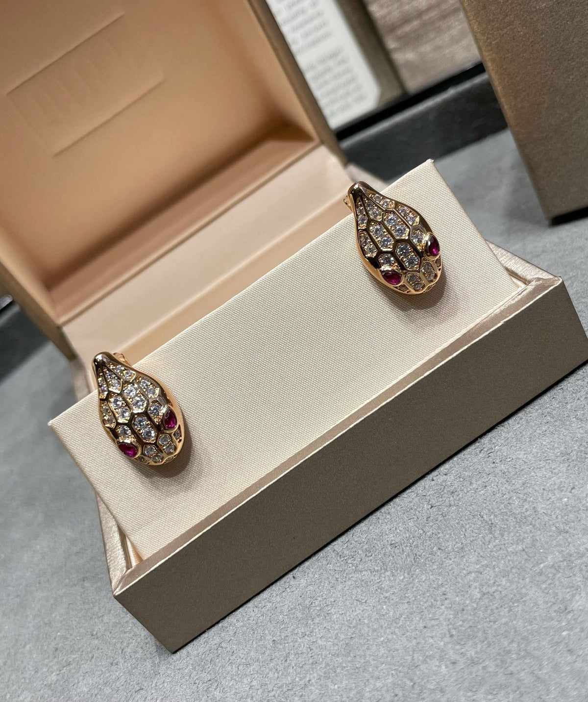 [⭐moonlume]SERPENT DIAMOND STUD EARRINGS