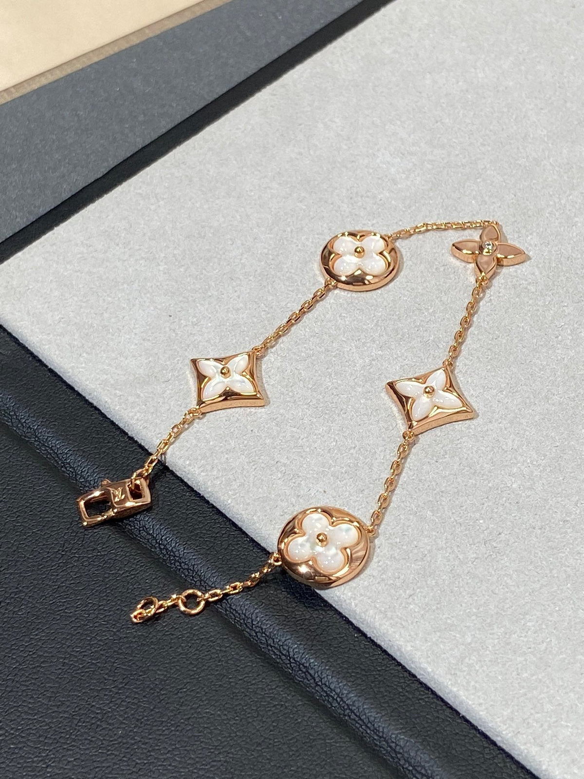 [⭐moonlume]STAR AND SUN 5 MOTIF MOP PINK GOLD BRACELET
