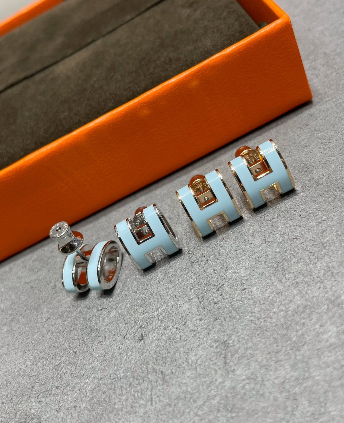 [⭐moonlume]POP H SKY BLUE STUD EARRINGS