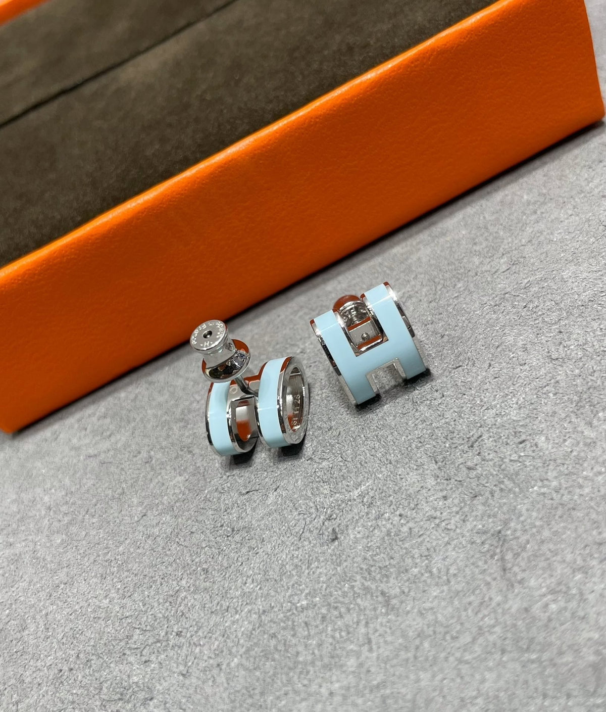 [⭐moonlume]POP H SKY BLUE STUD EARRINGS