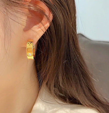[⭐moonlume]LOVE 5.5MM 1 DIAMOND EARRINGS