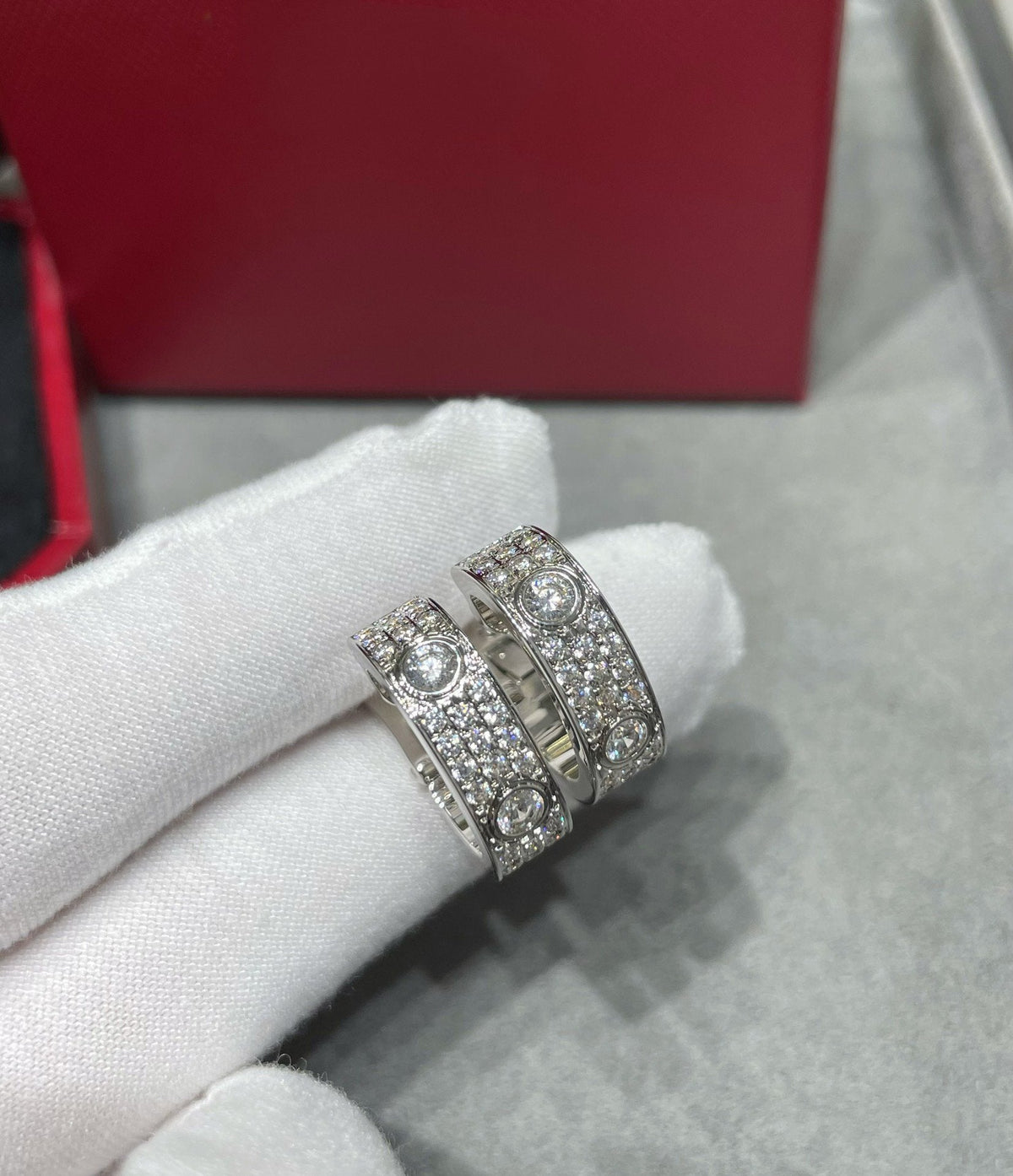 [⭐moonlume]LOVE 5.5MM DIAMOND PAVED EARRINGS