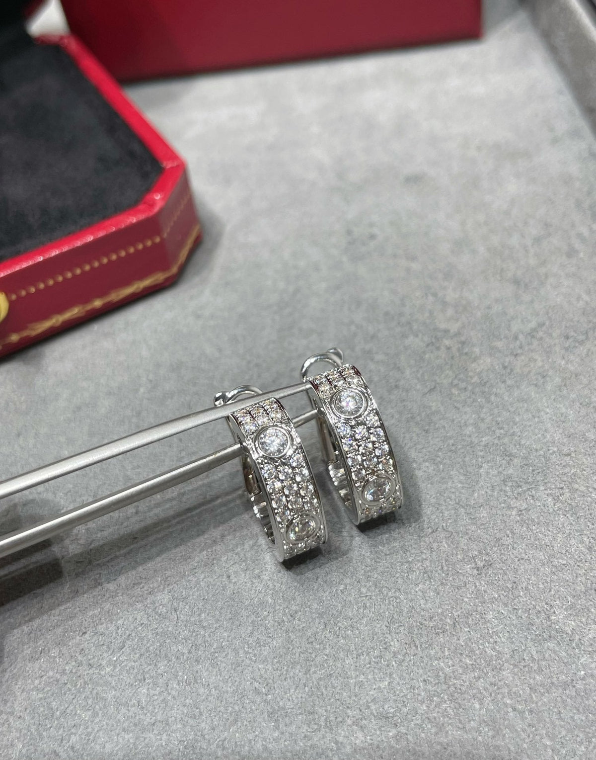 [⭐moonlume]LOVE 5.5MM DIAMOND PAVED EARRINGS