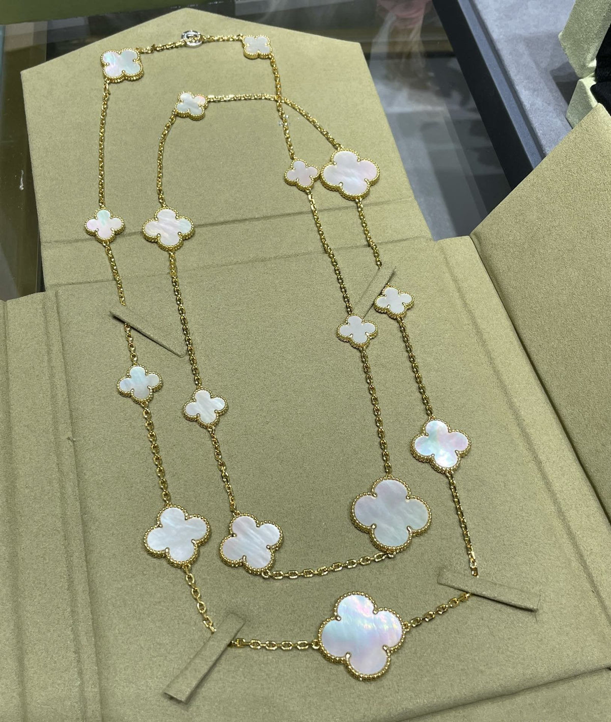[⭐moonlume]CLOVER 16 MOTIF WHITE MOP GOLD NECKLACE